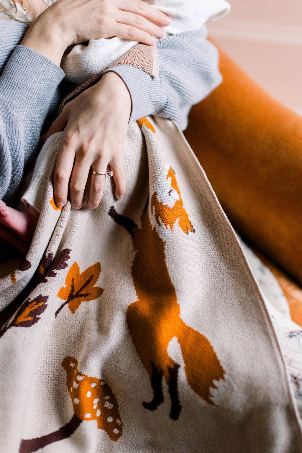 Helmsie - Leaping Fox Knit Blanket
